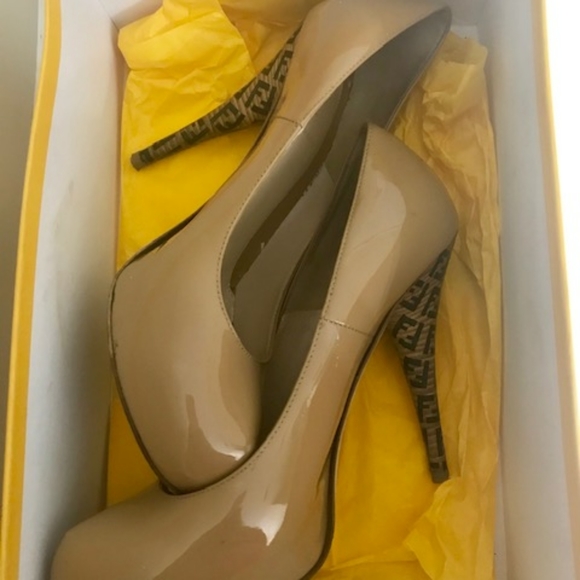 Authentic Fendi heels.  EU Size 40 (US size 8.5). - Picture 2 of 6